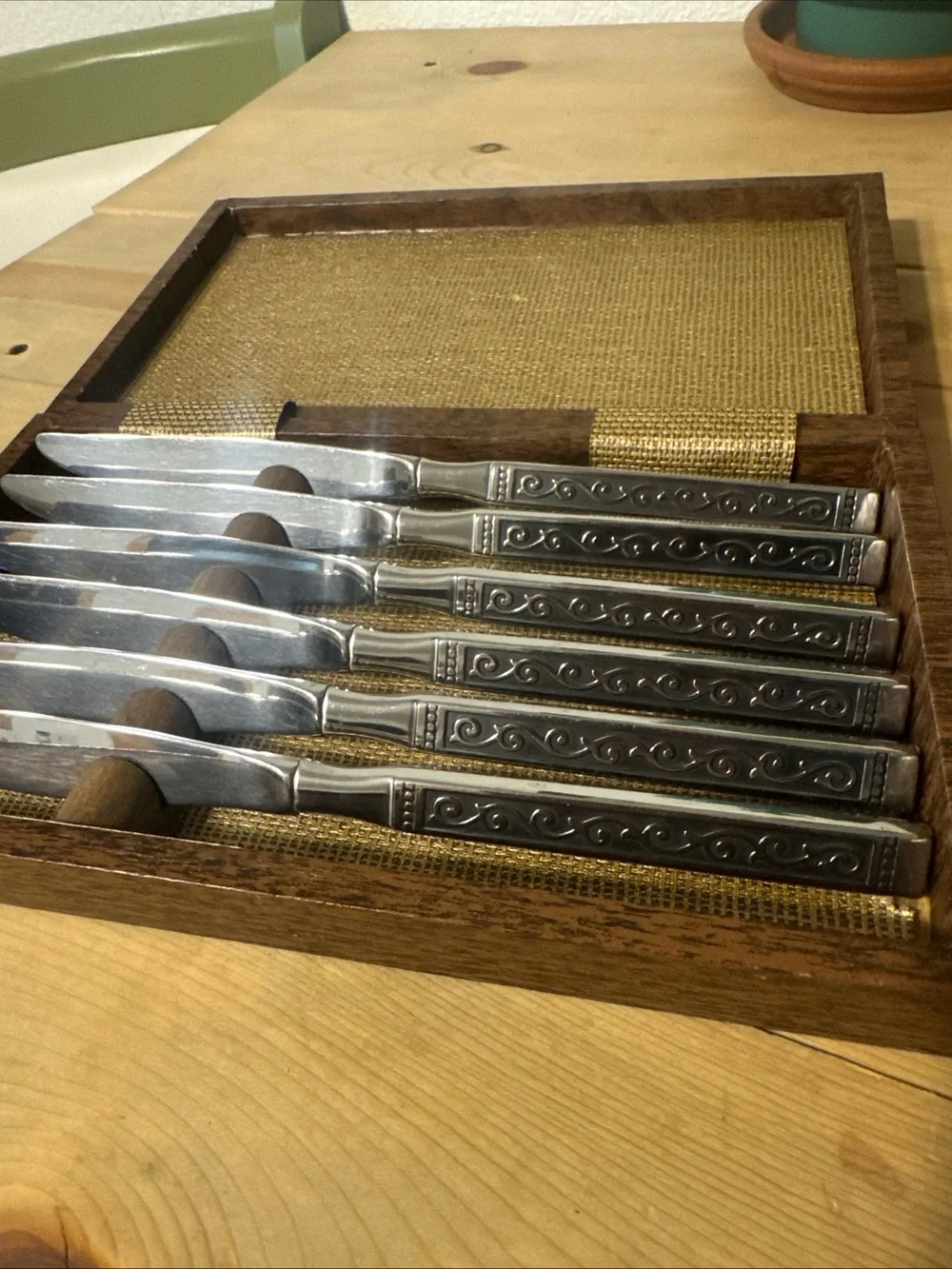 vintage Oneida 1881 Rogers Spanish Court stainless steel knives Set Of 6 W Box